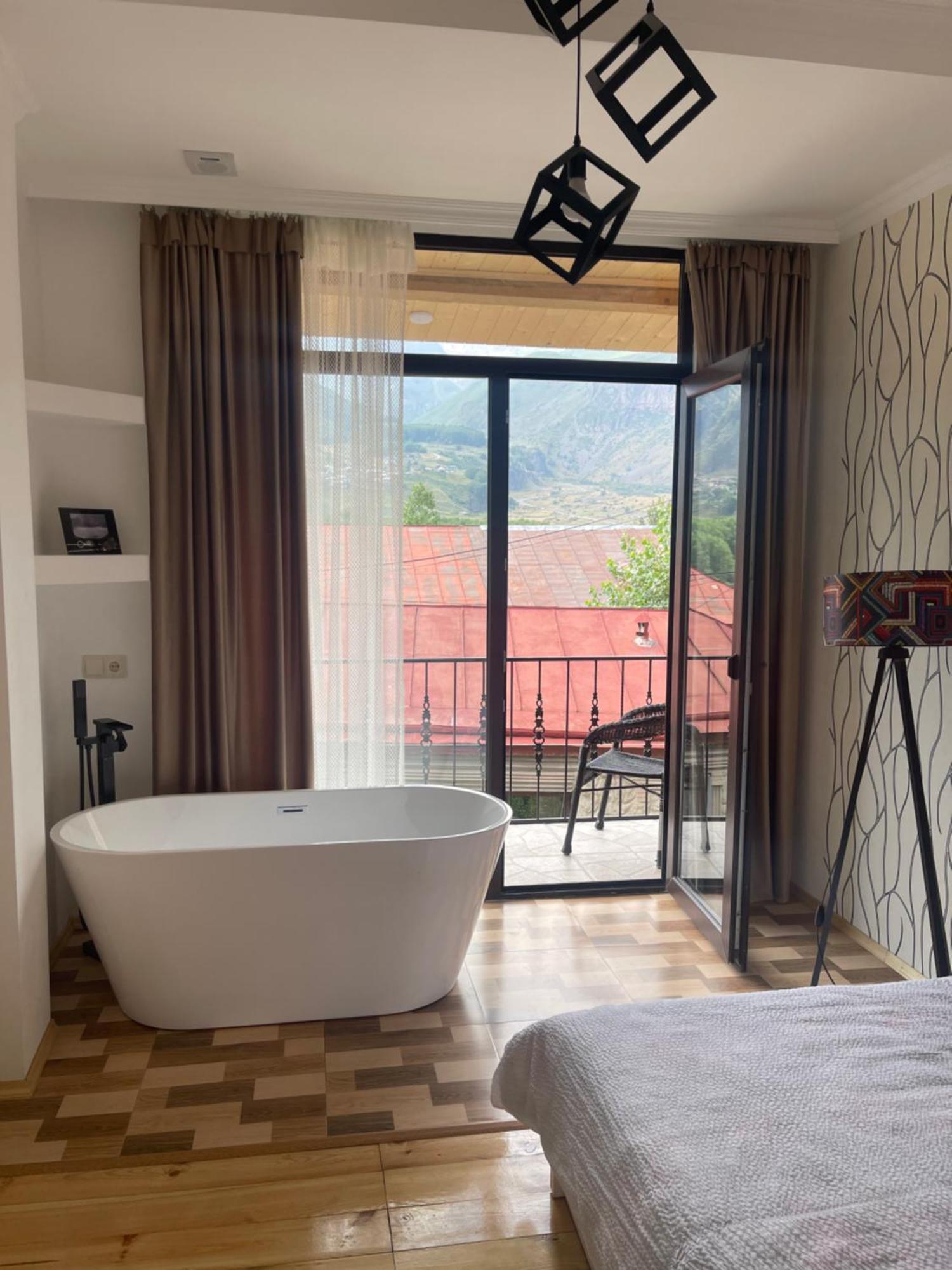 Sunny Guesthouse Kasbegi Buitenkant foto