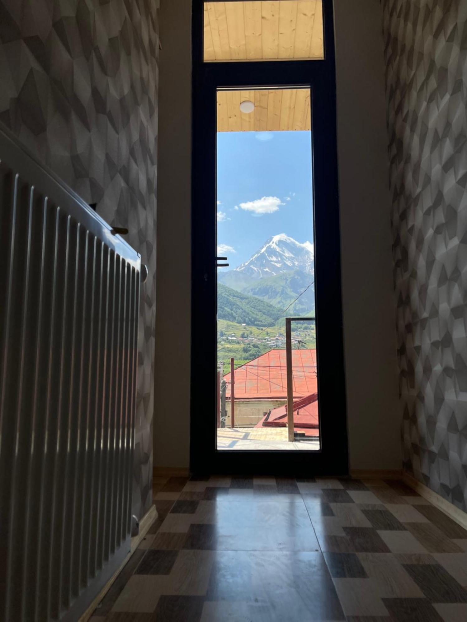 Sunny Guesthouse Kasbegi Buitenkant foto