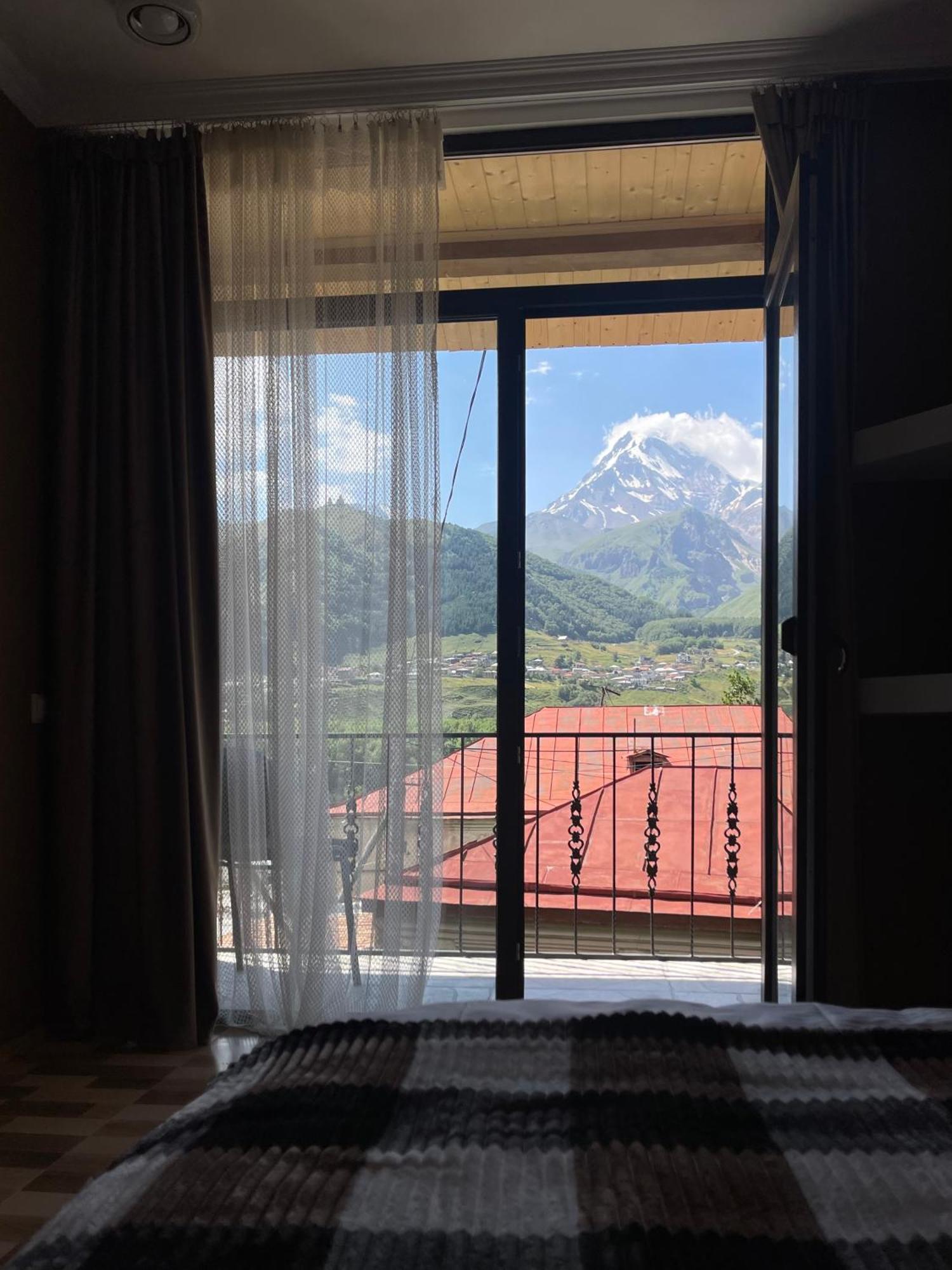 Sunny Guesthouse Kasbegi Buitenkant foto