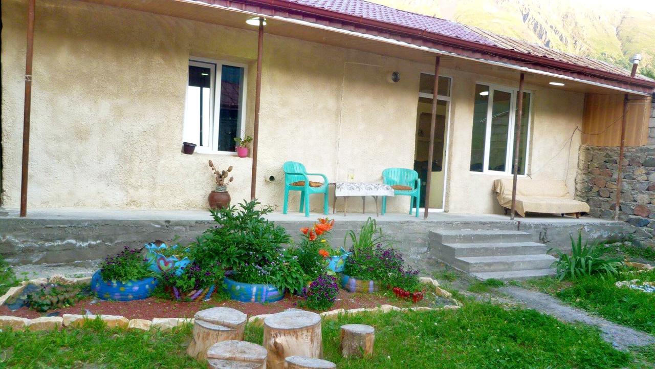 Sunny Guesthouse Kasbegi Buitenkant foto